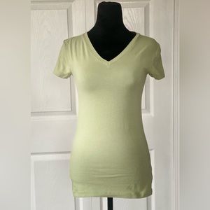 🌸 3 for $12 Zenana Outfitters Women’s V Neck T Shirt Size Small Light Green